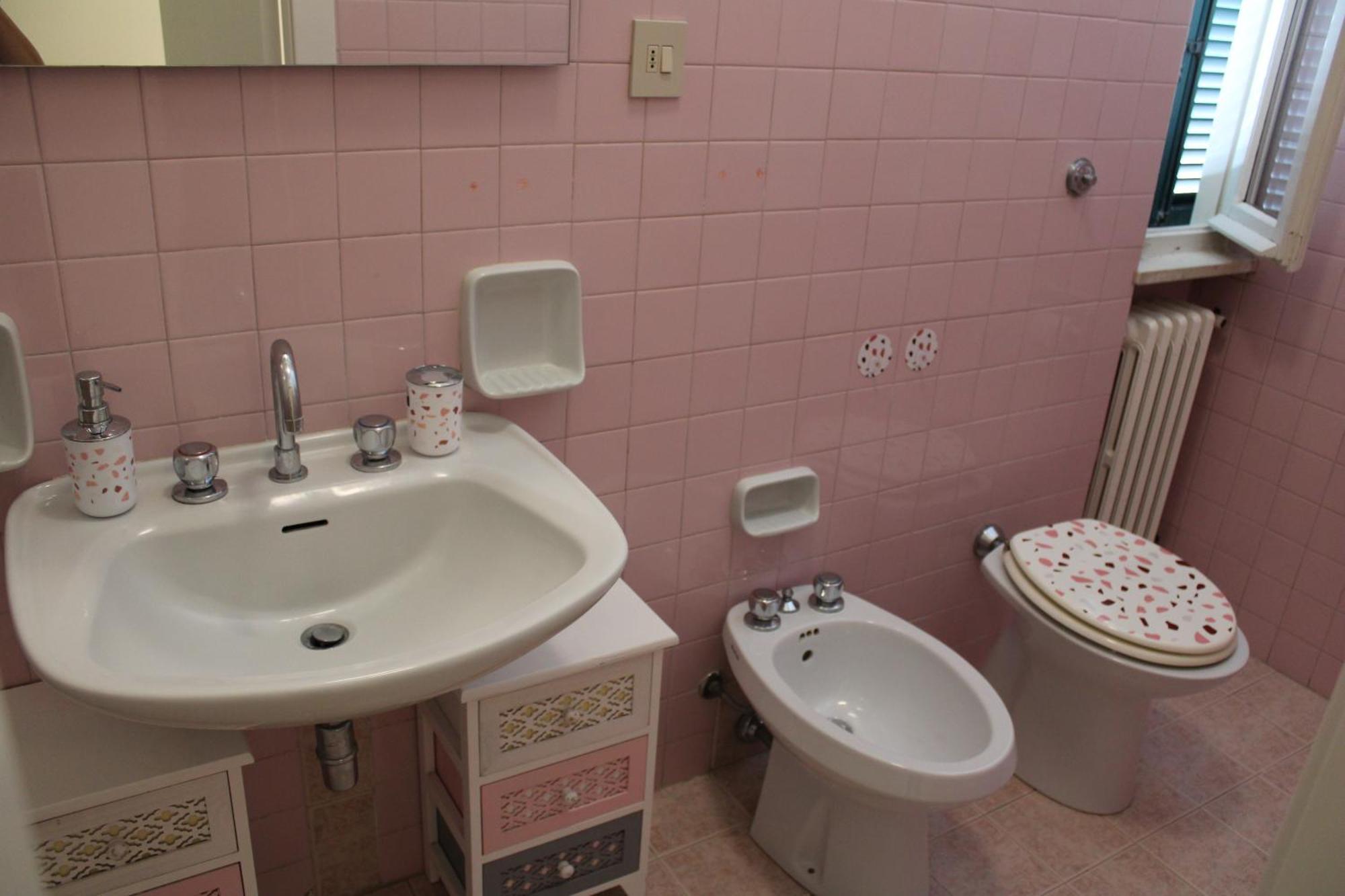 Apartment 60020 *